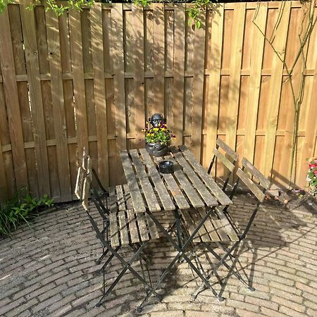 B En B Op Steendam, Tuinkamer Onder De Appelboom Buitenkant foto